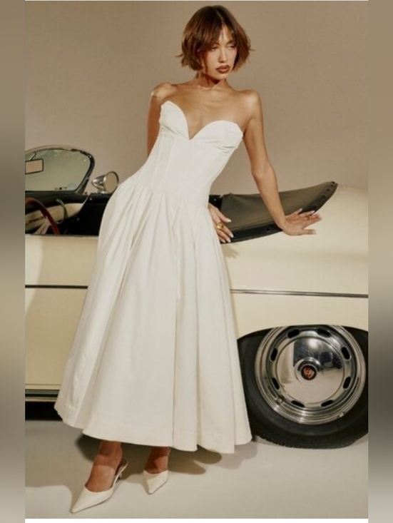 House of CB Dresses & Skirts - Lady Strapless Midi Dress
HOUSE OF CB.